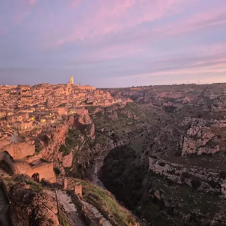 Il Conte Di Fronte Matera